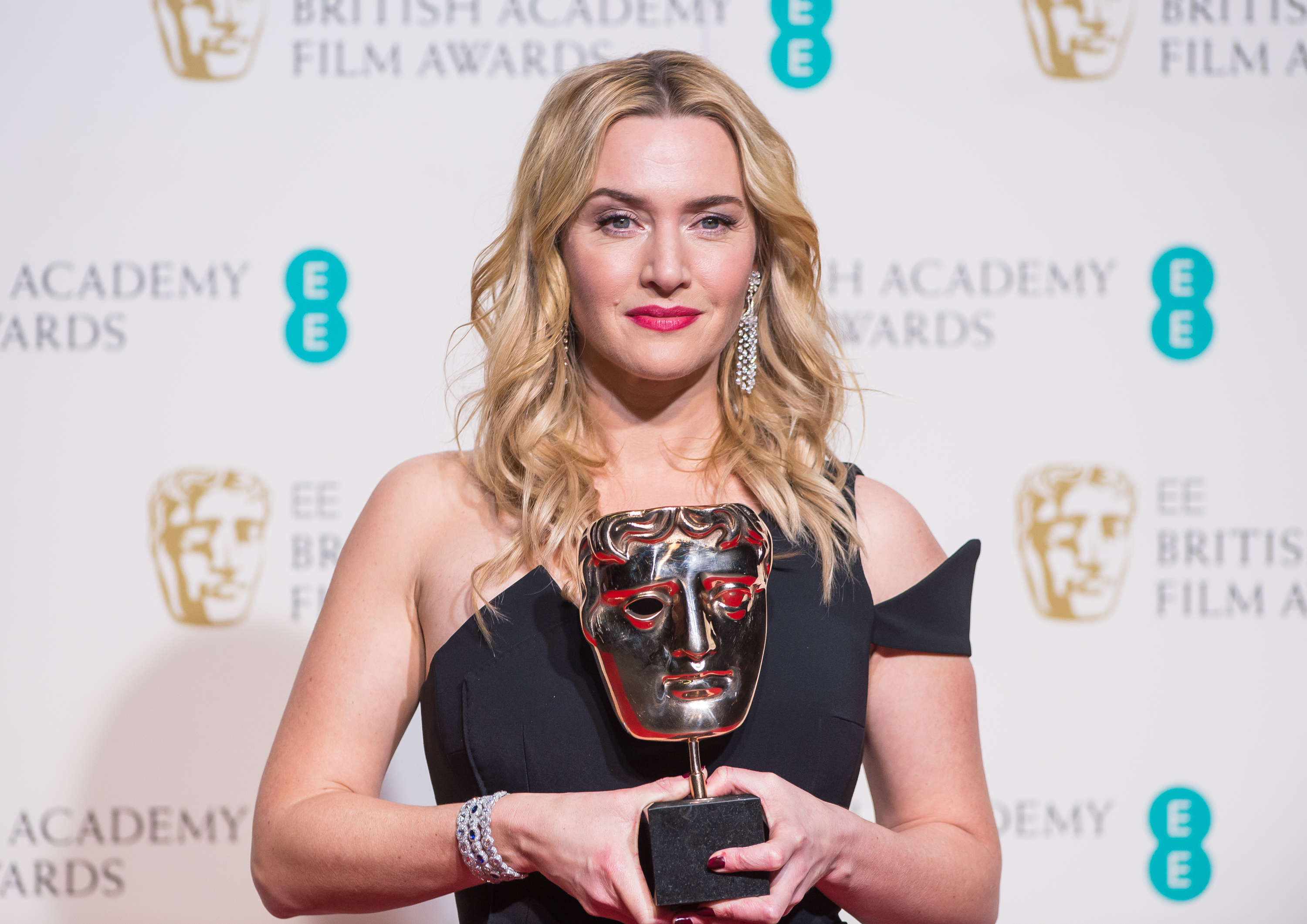 LONDON, ENGLAND - FEBRUARY 14: Kate Winslet poses in the winners room at the EE British Academy Film Awards at The Royal Opera House on February 14, 2016 in London, England. (Photo by Samir Hussein/WireImage)
